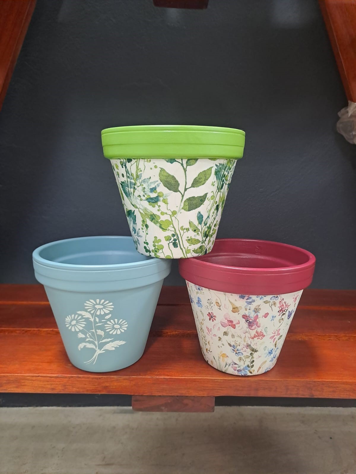 ROSEY PAINTED POTS 15CM