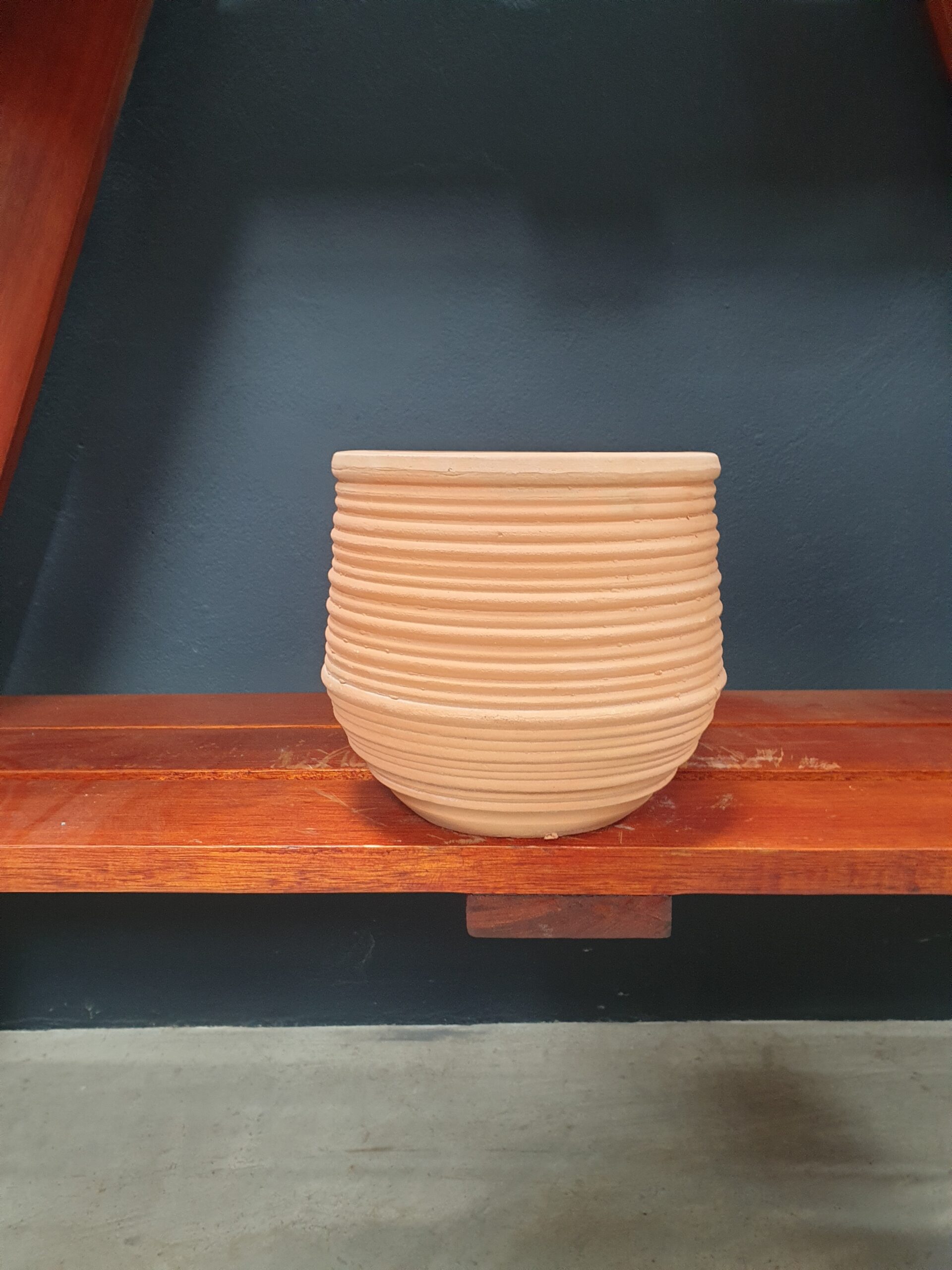 WW WAVE LINED TERRACOTTA POT (14CM X 18CM)
