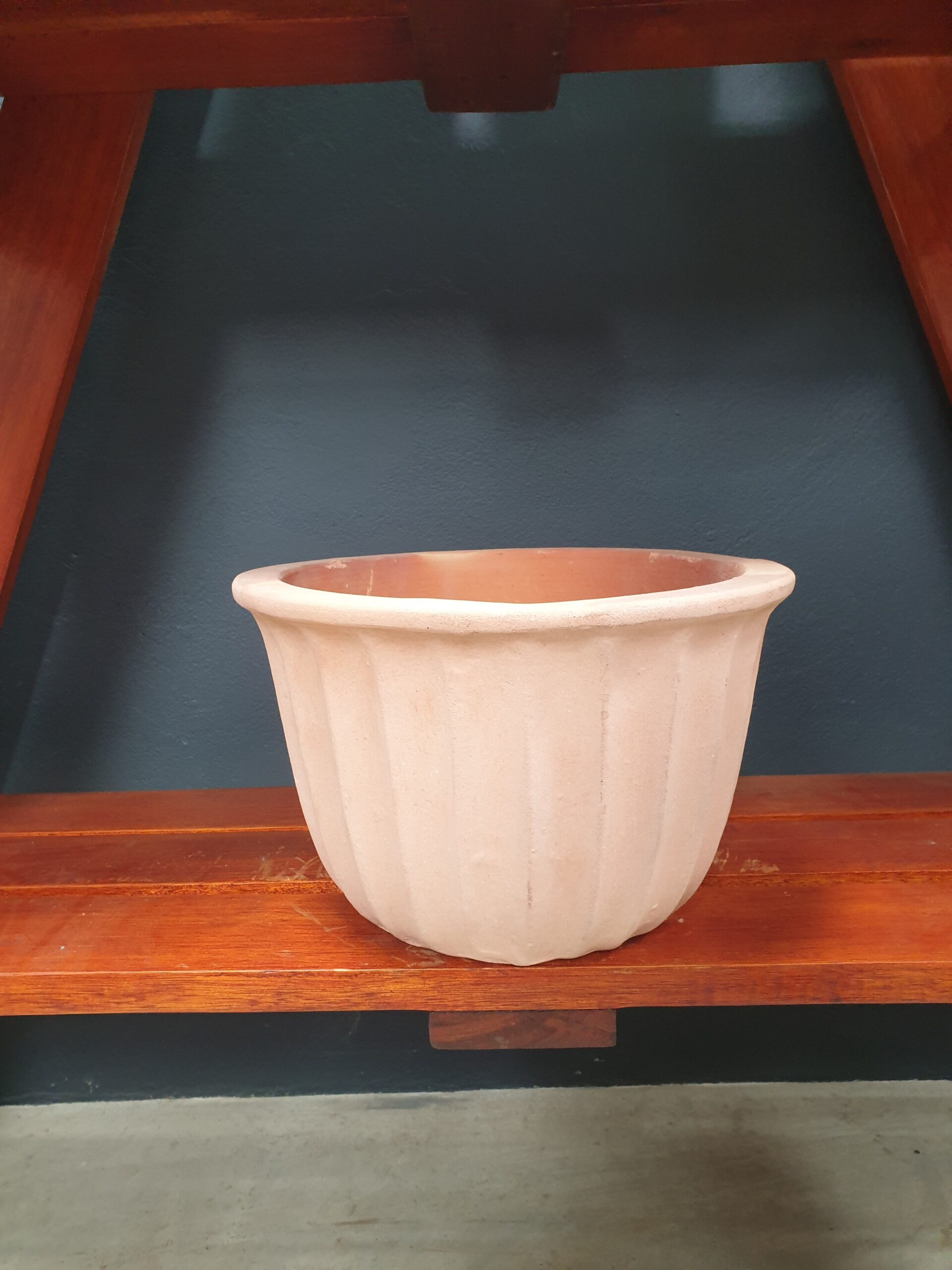 TERRACOTTA FLOWER POT (30CM X 20CM)